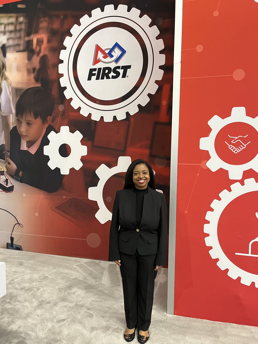 ChrisMooreSport's tweet photo. It was a busy few days at @ROKAutomation Fair which ft. impactful presentations from my @FIRSTweets peers: Dean Kamen’s keynote about entrepreneurial spirit &amp; building next gen #STEM leaders, @JanellCatlin’s session about women in manufacturing, &amp; demos from several FIRST teams. https://t.co/9eltEyD6xX