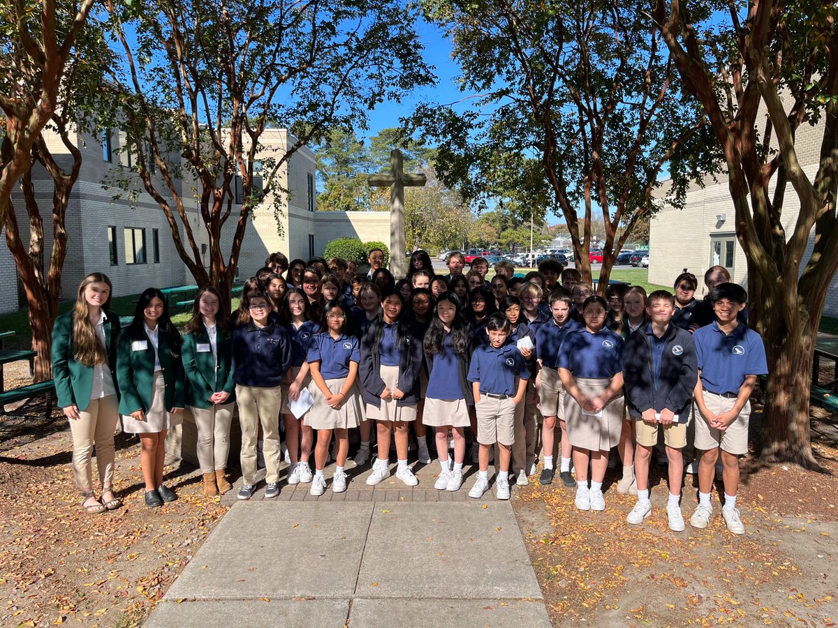 CHSVBcrusaders's tweet image. Yesterday welcomed the 7th grade students from @Star_Sea_School and @StMattsVB. During Mass and a Meal we invite the 7th grade classes from our partner Catholic schools to spend the morning with us. Thank you for joining us, we look forward to seeing you all again on campus soon!
