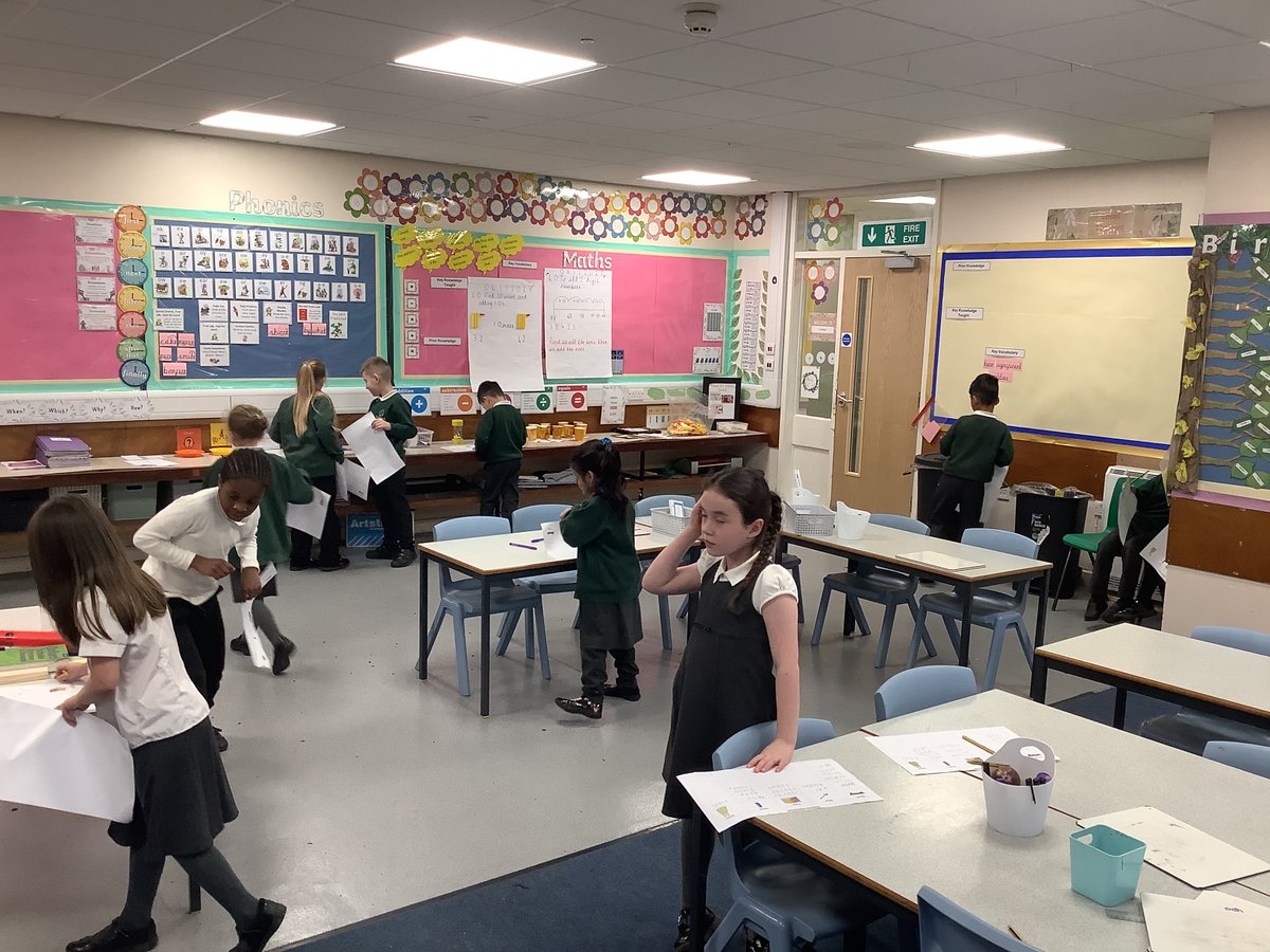 Today in Science, we have been doing a material hunt around our classroom. We have found plastic, metal, glass and fabric.
#scienceatorchard <a href="/OrchardPrimaryA/">Orchard Primary</a> <a href="/WOrchardpa/">Willow_OrchardPA 🌳</a> <a href="/SouthPennine/">South Pennine Academies</a>
