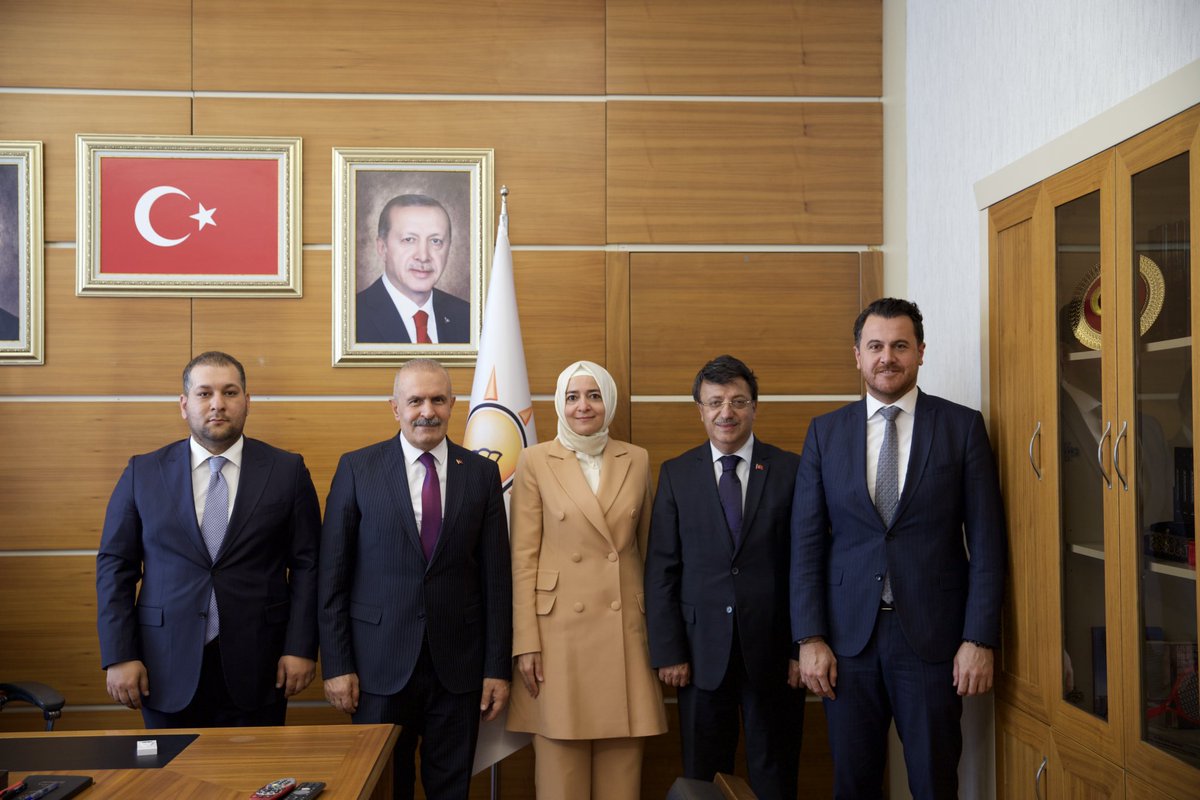 Milletvekillerimiz Sn. Burhan Kayatürk, Sn. Kayhan Türkmenoğlu ve Gençlik Kolları İl Başkanımız Sn. Muhammed Çalağan ile birlikte Genel Başkan Yardımcımız Sosyal Politikalar Başkanımız Sn. Fatma Betül Sayan Kaya’ya hayırlı olsun ziyaretinde bulunduk. Sayın Bakanımıza nazik ev