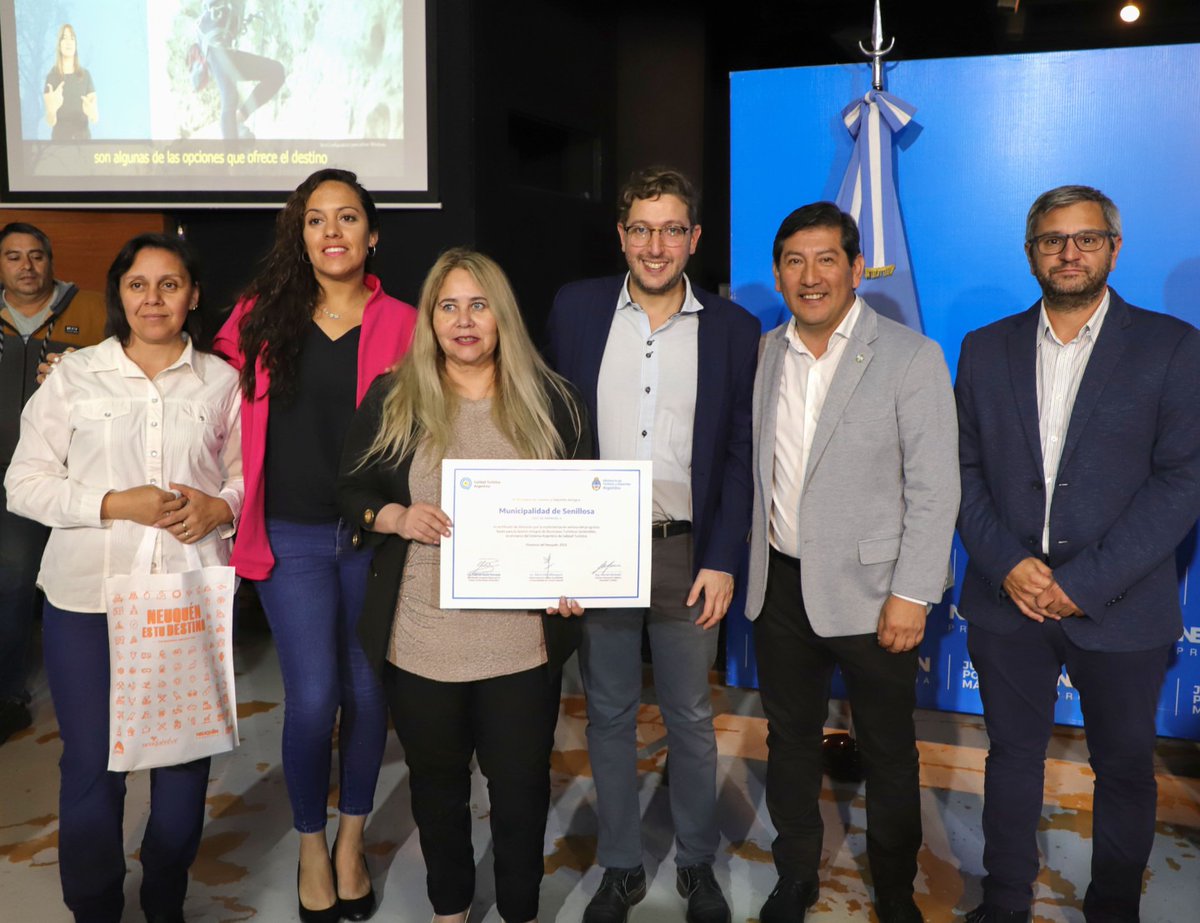 En el marco del Sistema Argentino de Calidad Turística #SACT, autoridades nacionales y provinciales entregaron distinciones a municipios, prestadoras y prestadores de la provincia del #Neuquén. ☀️

👉 bit.ly/Distinciones-c…
