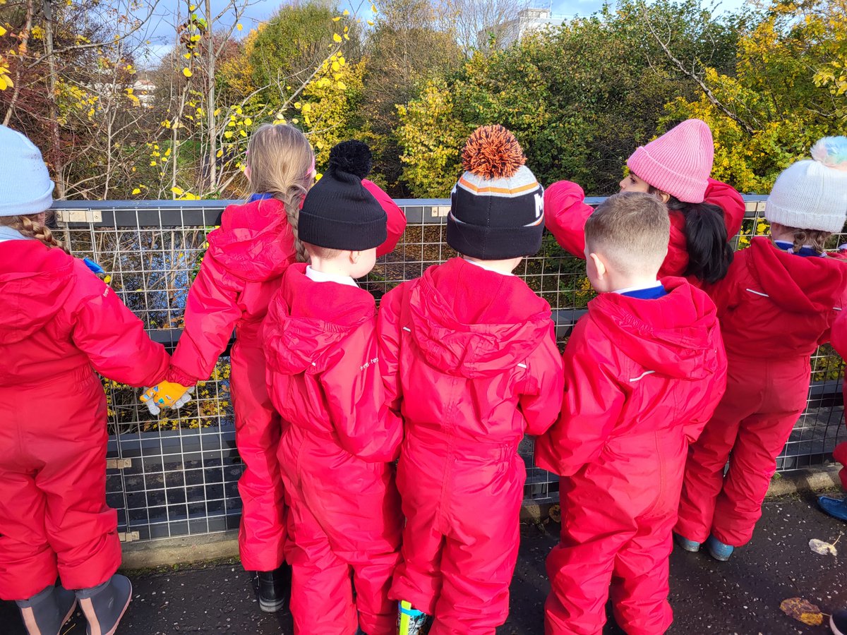 Blairdardiepri's tweet photo. P1b had a wonderful autumnal walk to our local canal today. We spotted lots of wildlife including a squirrel, a fox and a cormorant!π¦ββ¬
#ourlocalcommunity #learningoutdoors https://t.co/CUdKXf19zD