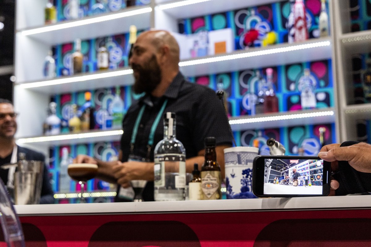 Get ready to elevate your wine & spirits game at the event of the year! Join us at #AccessLIVE24 in Vegas from Jan 29-Feb 1 🥂🎉 Discover incredible perks like FREE professional product shots & videos by @Pouragency at the Hub in the exhibit hall 📸🎥 accesslive.wswa.org