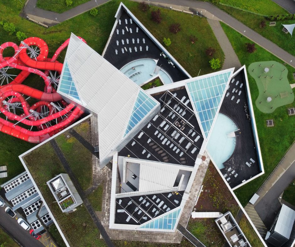 mosogroup's tweet image. Bernaqua is a unique water park and wellness resort in Bern. Designed by well-known architect 𝗗𝗮𝗻𝗶𝗲𝗹 𝗟𝗶𝗯𝗲𝘀𝗸𝗶𝗻𝗱, it amuses architects as well as leisure and sports guests from all around the world. #bambooarchitecture
🔗More and credits:
hubs.la/Q028kG890