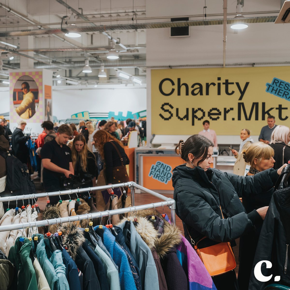 Carousel tweet media