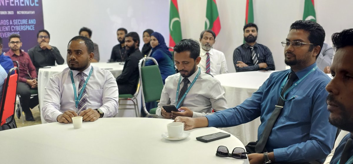 Today a session on 'Emerging payment technologies and cyber security best policies' was conducted in partnership with @Mastercard. Special thanks to @sandunh for conducting a very interesting and insightful session.
 
#CybersafeMv #CybersecurityAwarenessMonth