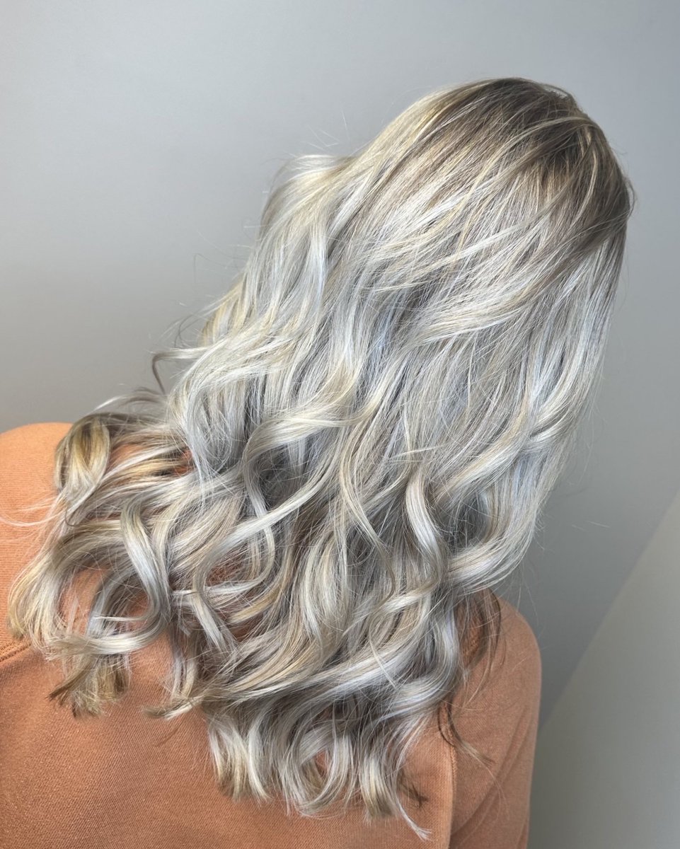 Beautiful all over highlight by Kaylee 🔥 Schedule online or call 724-657-5156.
 #highlights #blonde #blondehighlights #foils #cut #style #beautiful #behindthechair #toner #pabeauty #pabeautysupply #pabeautysupply #spa #salon #cosmo #maryturnerdayspa