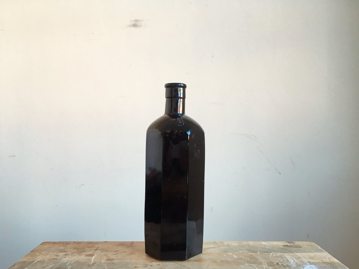 DanielsFayre's tweet image. ebay.co.uk/itm/2352906896… #Vintage #Embossed #MILTON #Base #Octagonal #Glass #Bottle #Farmhouse #Barn #Salvage