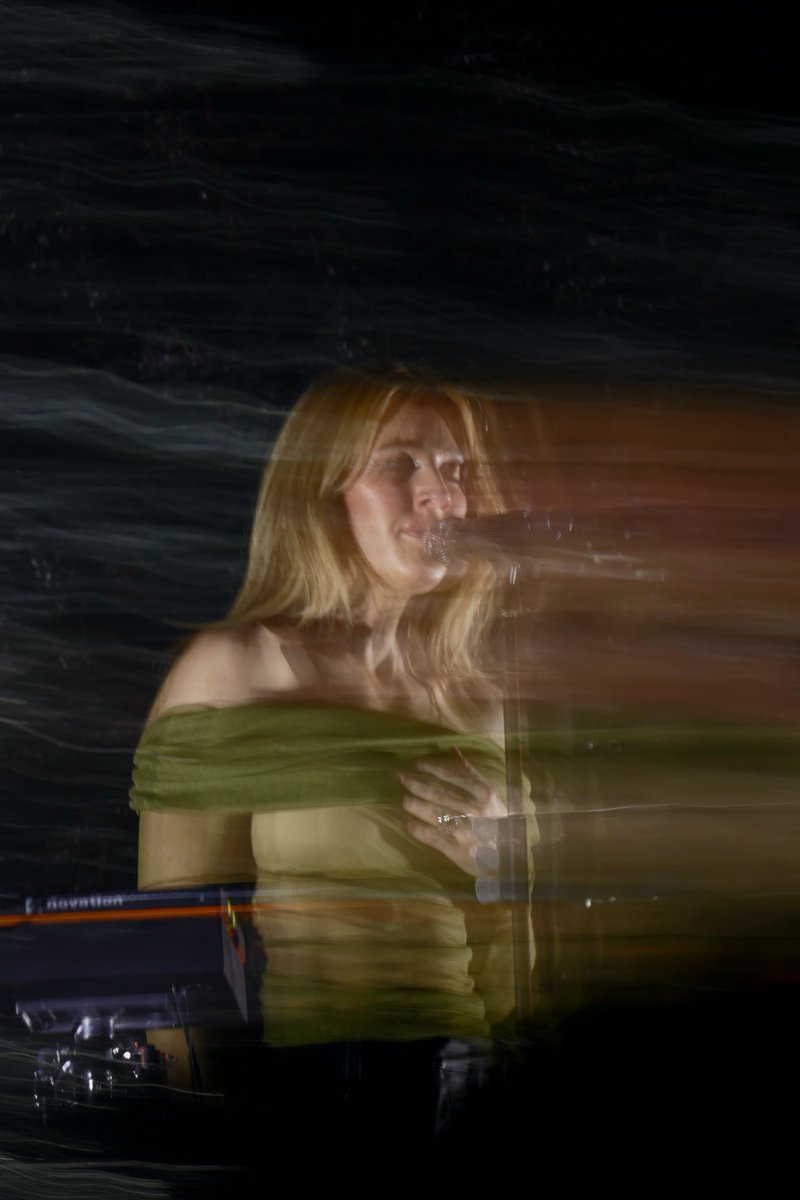 marigoIdperry's tweet photo. .@elliegoulding in Berlin for #hthtour with this kind of blurry effect shot by me🫶 https://t.co/zXnjkcVQZL