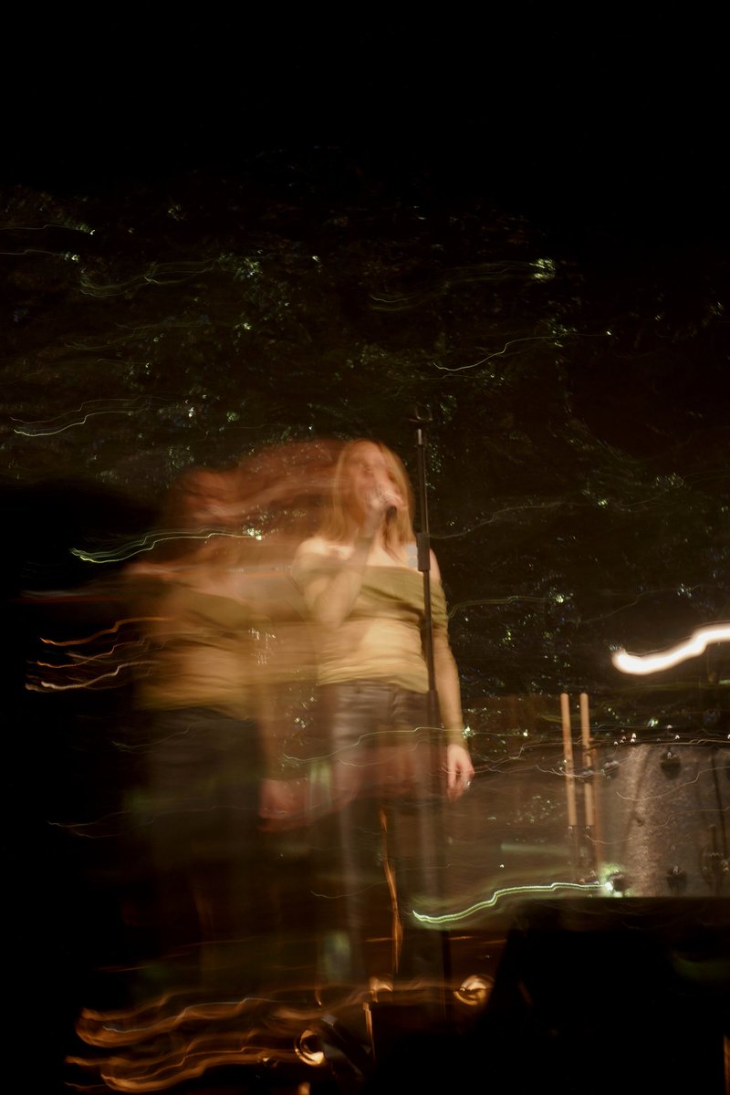 marigoIdperry's tweet photo. .@elliegoulding in Berlin for #hthtour with this kind of blurry effect shot by me🫶 https://t.co/zXnjkcVQZL