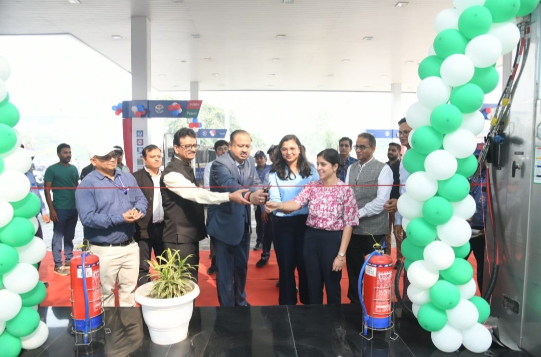 CNG for a Greener Future🌿
In line with <a href="/HPCL/">Hindustan Petroleum Corporation Limited</a>'s vision of providing green fuelling options, #CNG facilities were inaugurated at HP Auto Care Centre Manesar by GM I/C-NZ, Sh. <a href="/Avinashhpcl/">Avinash Jain</a> in presence of esteemed stakeholders
It's the 1st <a href="/HPCL/">Hindustan Petroleum Corporation Limited</a>-@HCGDL CNG facility in Gurugram dist.