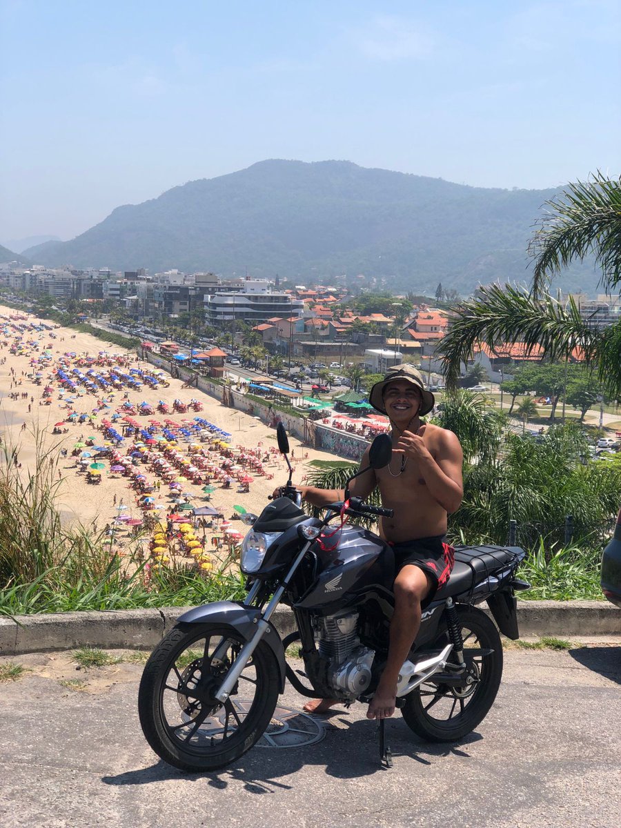 Gratidão a Deus por mais um ano de vida com saúde e paz, q Ele me abençoe e me proteja sempre de todo mal. Parabéns pro meno nvt kk 🥳🙌