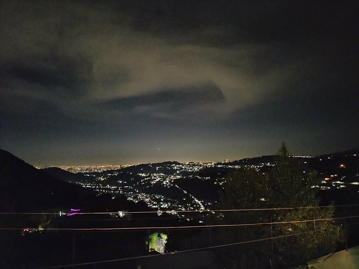 arckadiz's tweet photo. @Bettybtz @enciendeloapaga hasta de noche es bella la nación de Huixquilucan, podrá medio día de café Tacuba https://t.co/JKSXKvH86f