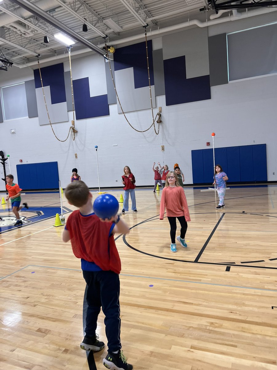 ThorsonDustin's tweet photo. Lincoln Student’s are loving our angle ball unit! @Owatonna761 @OwatonnaLincoln @IhrkeSara34 @HoltPhyED https://t.co/JIjPNbmhUd
