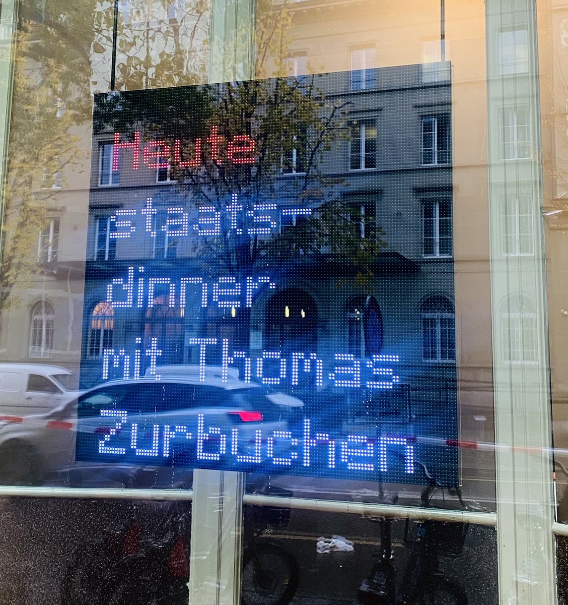 staatslabor (@staatslabor) on Twitter photo Heute im <a href="/staatslabor/">staatslabor</a>: Das staatsdinner mit <a href="/Dr_ThomasZ/">Thomas Zurbuchen</a>, dem ehem. Wissenschaftsdirektor der <a href="/NASA/">NASA</a>, und einer kleinen Gruppe von Verwaltungslenker:innen.
Die Frage des Abends: Wie kann sich die öffentliche Verwaltung von den Fähigkeiten ihrer Mitarbeitenden inspirieren lassen? Heute im <a href="/staatslabor/">staatslabor</a>: Das staatsdinner mit <a href="/Dr_ThomasZ/">Thomas Zurbuchen</a>, dem ehem. Wissenschaftsdirektor der <a href="/NASA/">NASA</a>, und einer kleinen Gruppe von Verwaltungslenker:innen.
Die Frage des Abends: Wie kann sich die öffentliche Verwaltung von den Fähigkeiten ihrer Mitarbeitenden inspirieren lassen?