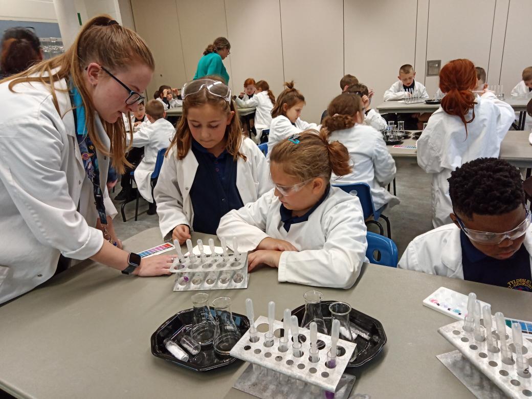 MissCSGC's tweet photo. Investigating chemical reactions @MrGSGC #SGCScience https://t.co/dr1k2TtlvT