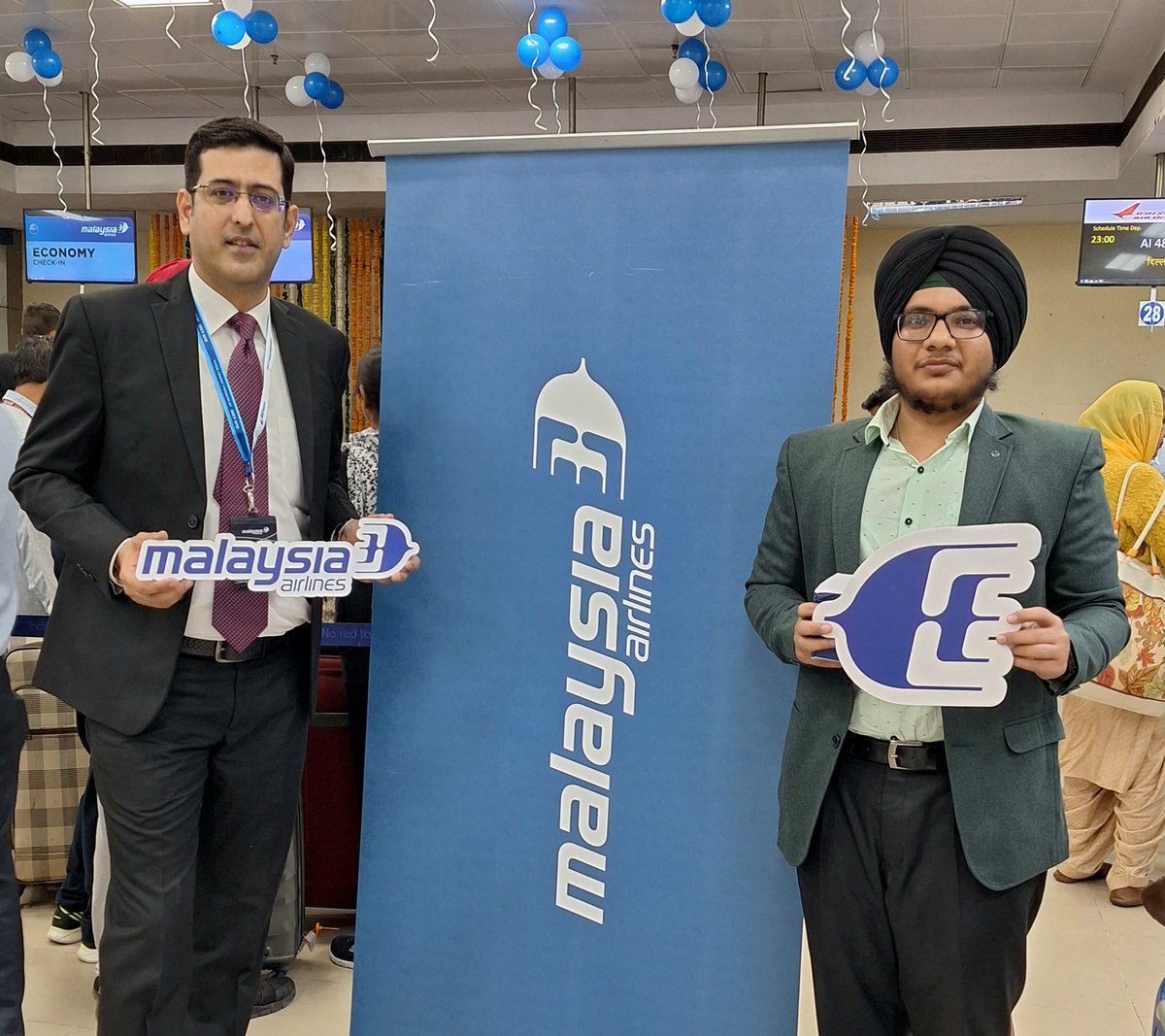 RavreetSingh3's tweet photo. It was an absolute pleasure to be onboard Malaysia Airlines' inaugural flight from #Amritsar yesterday, i.e. 8th November 2023.

The flight had an excellent load factor of above 90%, with the majority of the passengers traveling to Australia via Kuala Lumpur.

@flyamritsar @MAS https://t.co/YRhD80BNB6