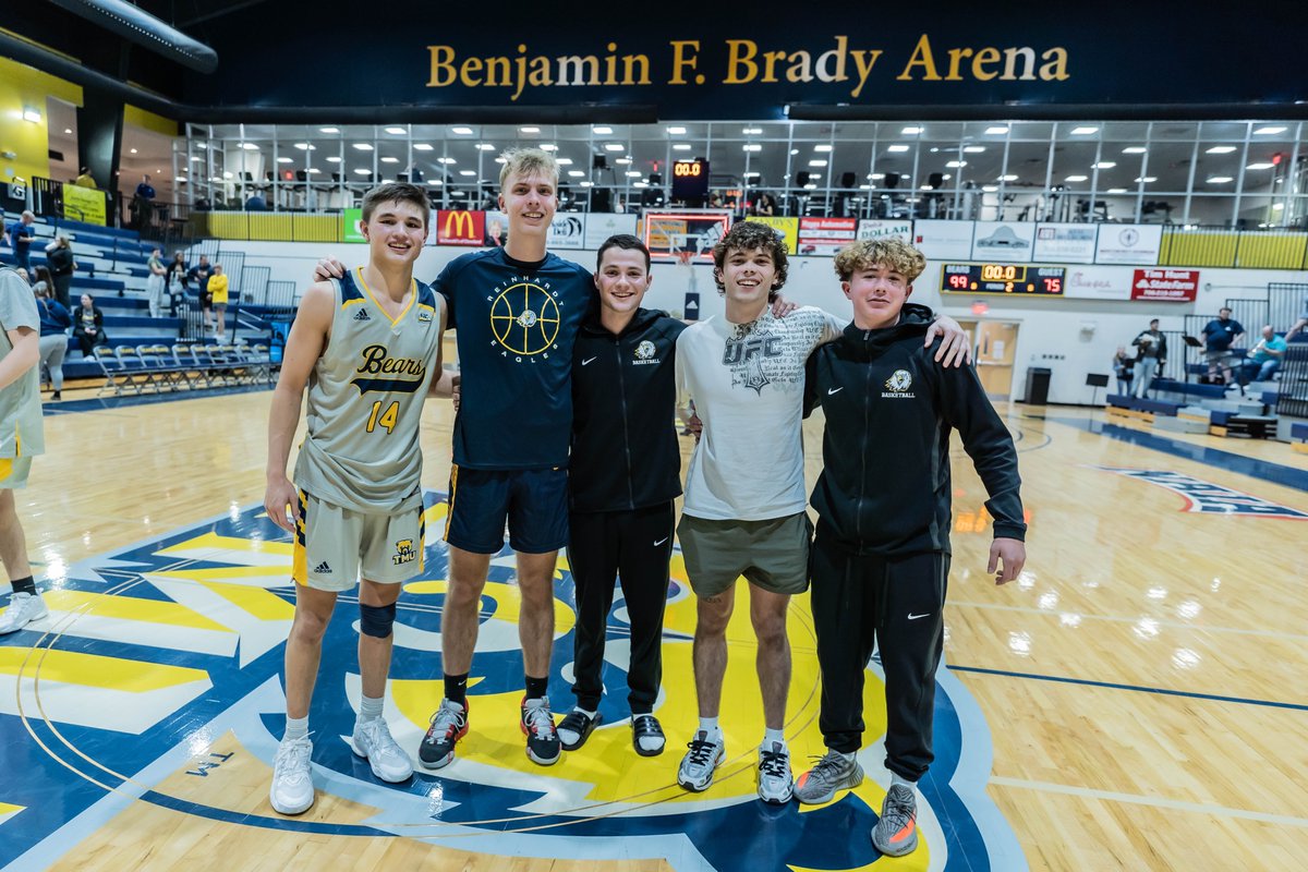 a little <a href="/BCBBall_/">Blue Collar Basketball</a> reunion :). <a href="/CoachSamAllen/">Sam Allen</a>  - all collegiate players.