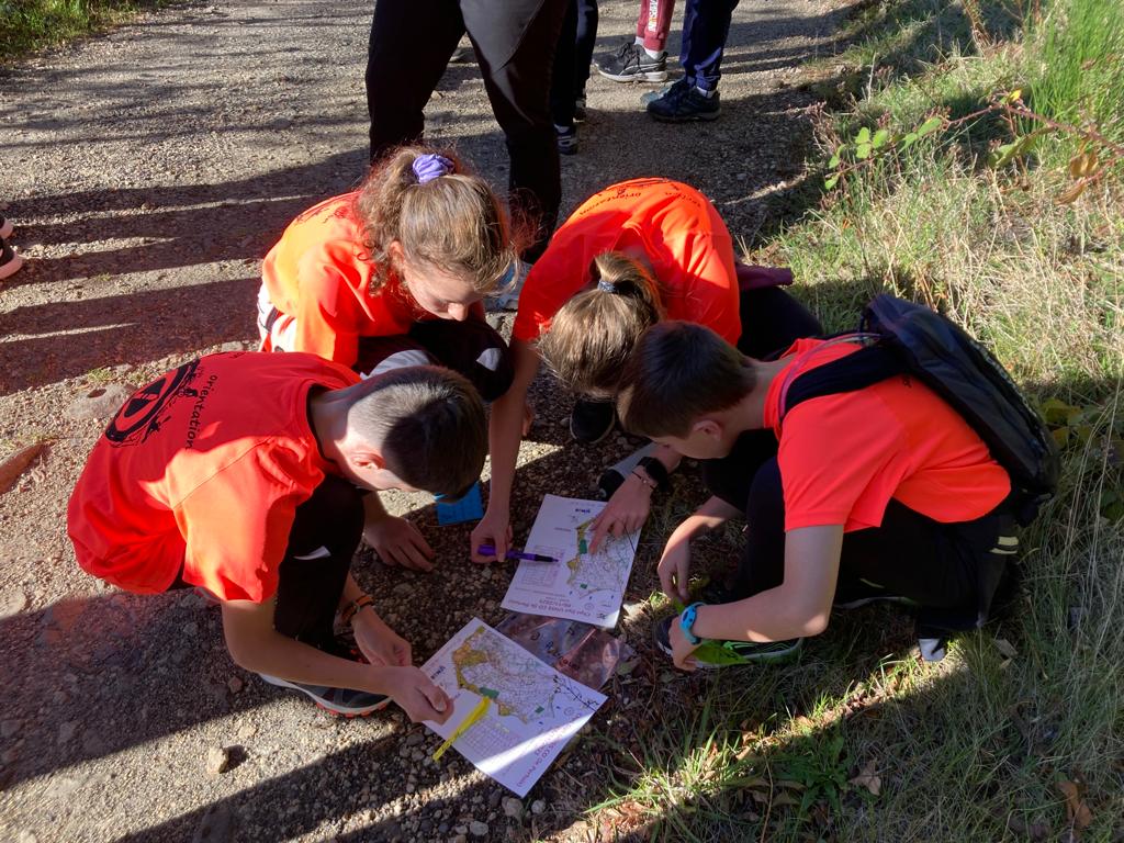 UNSS43's tweet photo. Les sentiers du Pertuis ont brillé lors du Championnat départemental de course d'orientation ! ⛰

Bravo aux 110 élèves pour leurs performances sur les parcours tracés par le comité départemental 43 !🌟

Un immense merci aux professeurs organisateurs pour ce succès mémorable🏆 https://t.co/f4pe2LgR1c