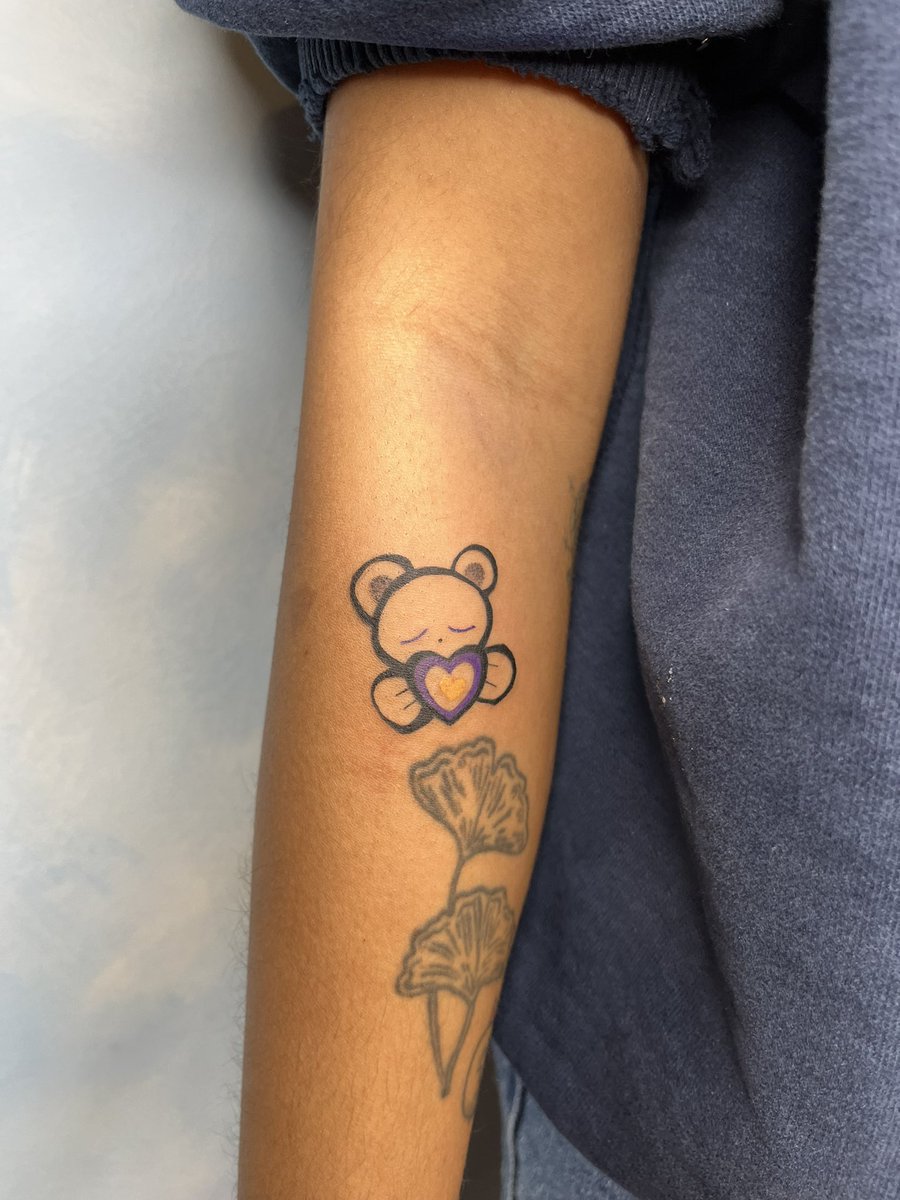 back here with just a quick life update! i’m finally tattooing!!!!!