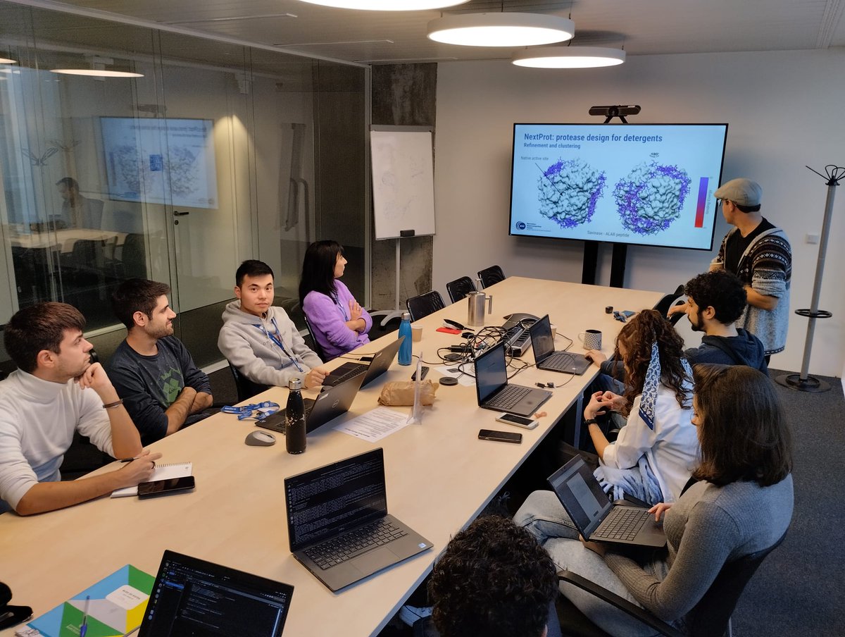 Today @silviaosu from @IQCCUdG @icreacommunity came to the @BSC_CNS to talk about their work.👩‍💻

After this @Bioinfo4women seminar we had a discussion about our visions in diverse #enzymeengineering problems we are facing and future directions.🌐

Very fruitful synergies!🤝