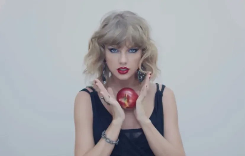 PopCrave's tweet photo. 9 years ago, Taylor Swift released "Blank Space." https://t.co/1PASW6NymU