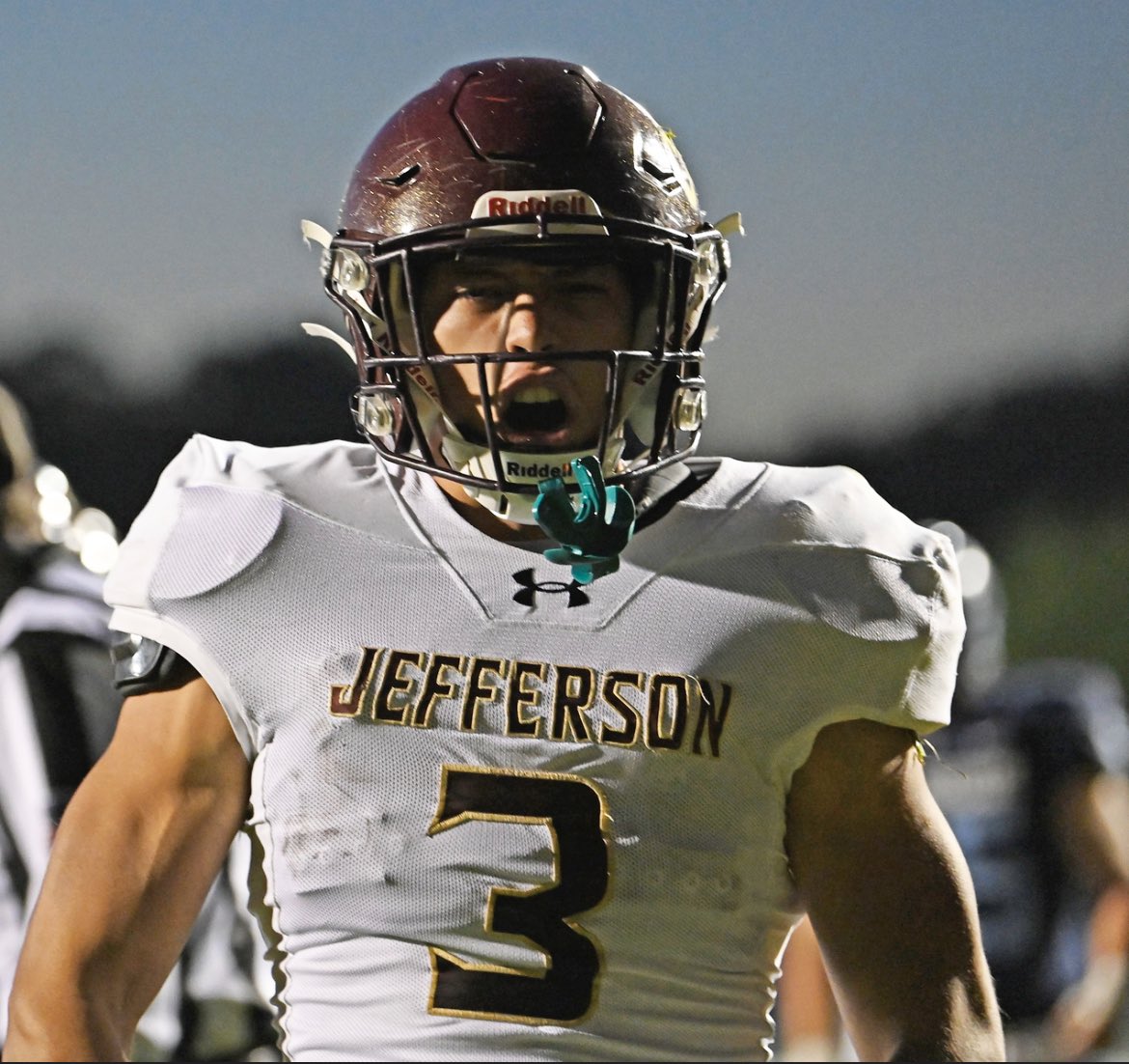 REGULAR SEASON HIGHLIGHTS: hudl.com/v/2MUkwu

Regular Season Stats:
- 57 carries 371 yards 7TDs
- 6.50 ypc
- 4 catches 47 yards
- 32 tackles 
- 3 TFLS
- 1 FF
- 1 INT (pick six)
- 8 Total TDs
- 2nd Team All-Conference RB

FULL HUDL PROFILE: hudl.com/profile/149601…