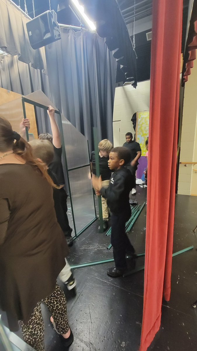 RoseHillRaiders's tweet image. Our Greenhouse club is busy assembling the Greenhouse. Before long, Raiders will be able to enjoy some greenery! #STEMpossible @TiffanyGreen08 @suptking @JMCSchools @JMCSSInnovation