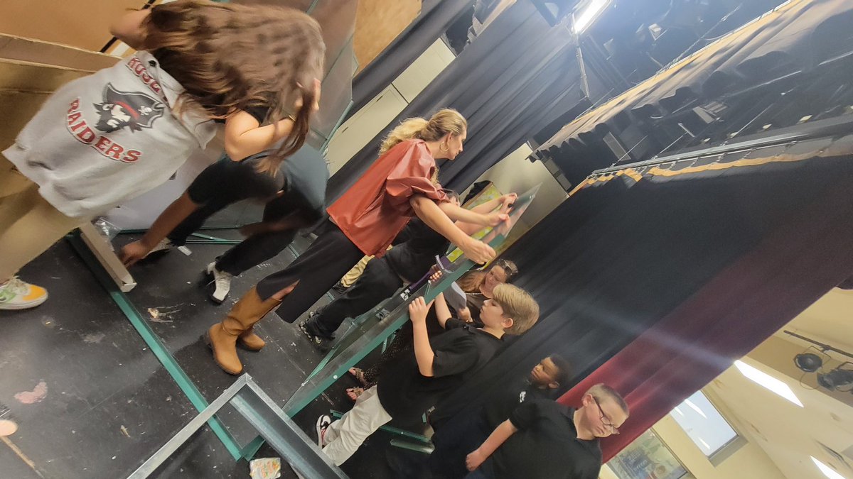 RoseHillRaiders's tweet image. Our Greenhouse club is busy assembling the Greenhouse. Before long, Raiders will be able to enjoy some greenery! #STEMpossible @TiffanyGreen08 @suptking @JMCSchools @JMCSSInnovation