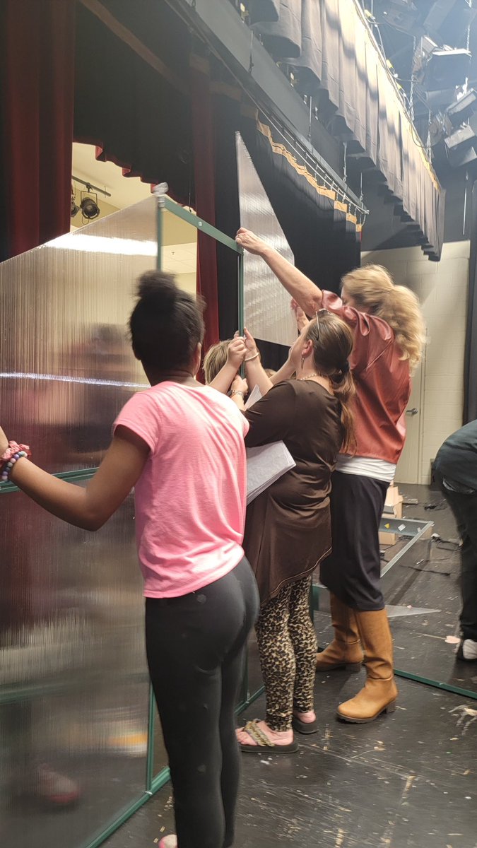 RoseHillRaiders's tweet image. Our Greenhouse club is busy assembling the Greenhouse. Before long, Raiders will be able to enjoy some greenery! #STEMpossible @TiffanyGreen08 @suptking @JMCSchools @JMCSSInnovation