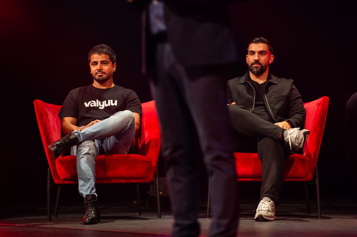 Dit zijn de deelnemers van aflevering 2! De founders van Reliving.nl, Marcel's Green Soap en Valyuu pitchen in de tweede voorronde hun bedrijf aan de jury.

De tweede aflevering is zondag om 17:30 uur te zien op RTL-Z. Meer info in link:
youngbusinessaward.com/afleveringen/2…