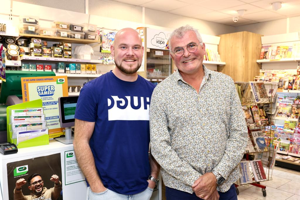 LesBuralistes's tweet photo. #TransformationBuralistes2027 ♦️
Chez Corentin, #buraliste transformé, on retrouve l'#épicerie #multiservices du quartier. 🏪🍎🥖
Ancien salarié du #tabac, il a racheté le #commerce à son patron, désormais salarié. 👏 https://t.co/Vl3NZlkiI5