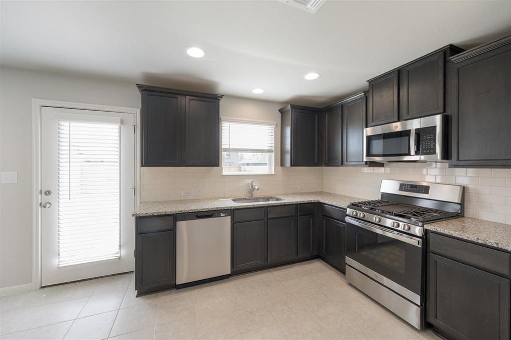 3 Beds | 2.5 Baths | 1,303 Sq Ft
🏡 217 Duck Creek Trail by @PaceSetterHome is ready now at TRACE! Don't miss out on this home with a view of the Presidio Amenity Center.

View more details about the layout: loom.ly/3P7G9q8