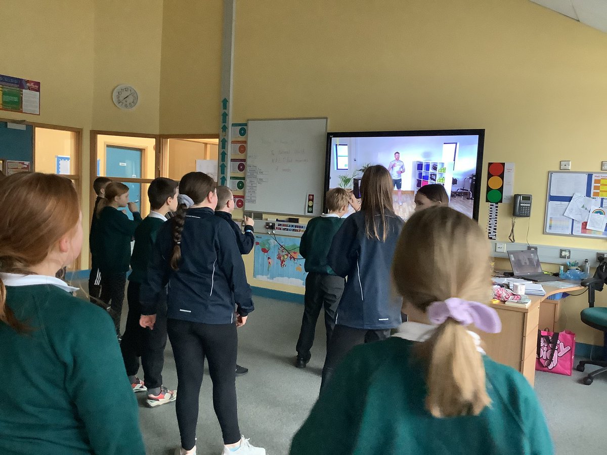 During PE, the boys and girls in P6/7 enjoyed their first Dance lesson @coreni_corekids this term. They participated in a Combat Workshop, using a range of movements from combat sports and had great fun.