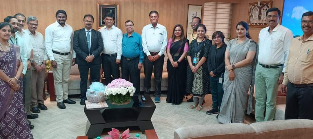 CBOAofficial's tweet photo. Dear #Canpal's,

Our beloved General Secretary called  on our beloved MD &amp; CEO, Sri Satyanarayan Raju Sir  &amp; expressed heartfelt gratitude for extending #Diwali gift. 

Manjunath &amp; Srikanth
Central Liaison Officers
#CanaraBank  #CanaraBankOfficersAssociation #CBOA #Canpals https://t.co/LdwNiBKdCG