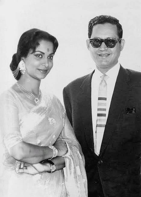 In 1955, #WaheedaRehman met #GuruDutt in Hyderabad by chance. This meeting changed her work life and personal life a lot. She then moved to Mumbai, which used to be called Bombay, and started acting in movies. 

Her first movie was 'CID' with #DevAnand in 1956, directed by Guru