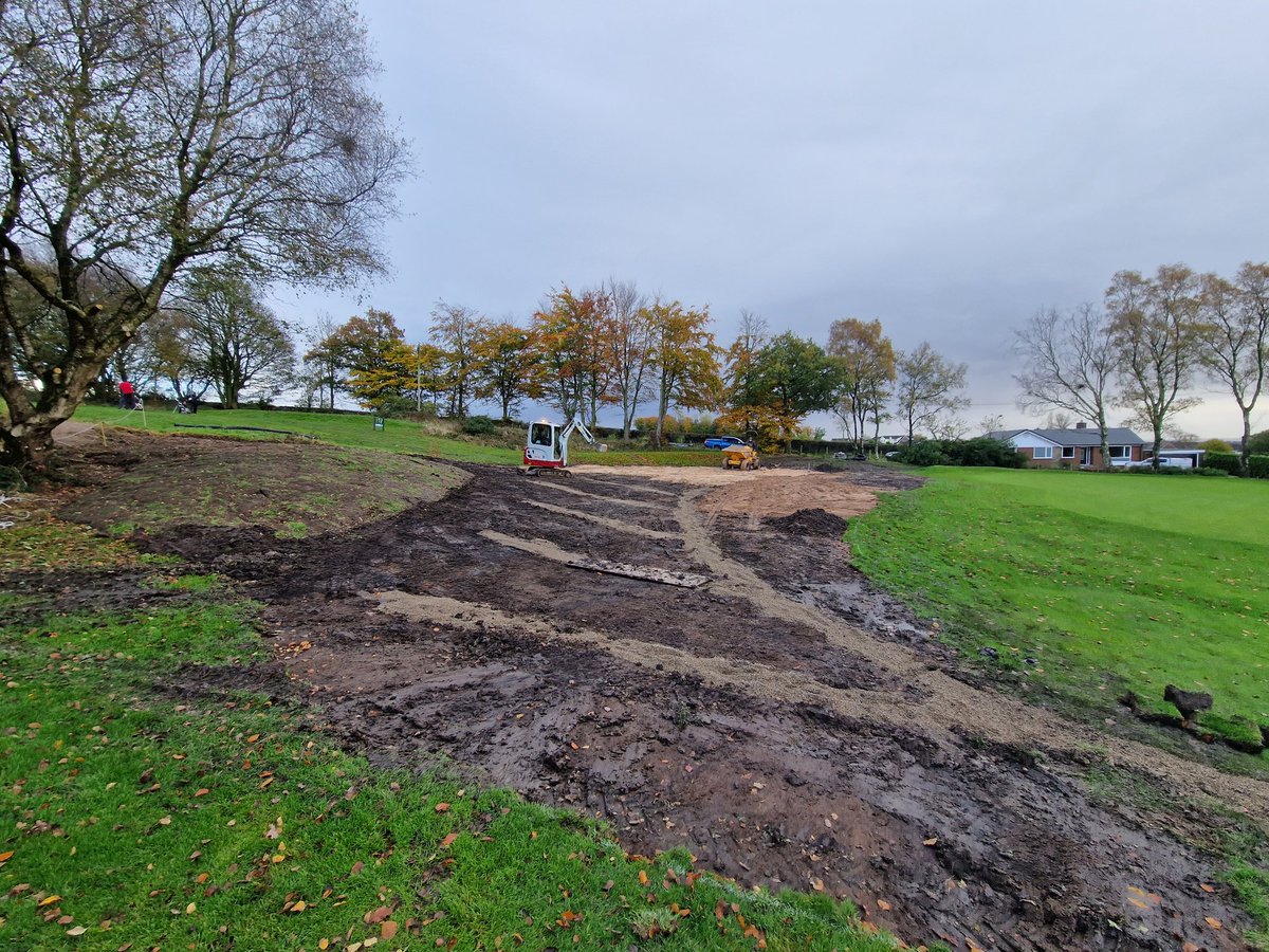 ChorleyGolfClub's tweet image. 9/11
Quite a nice day for a change until the showers arrived this afternoon. But the decent dry morning meant we got the drains stoned up and 15 tonnes of sand spread over the site, ready to be rotovated in tomorrow.
@DiggerduncTPL scraping the wet spoil away, spreading the sand.