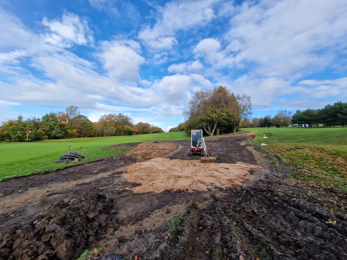 ChorleyGolfClub's tweet image. 9/11
Quite a nice day for a change until the showers arrived this afternoon. But the decent dry morning meant we got the drains stoned up and 15 tonnes of sand spread over the site, ready to be rotovated in tomorrow.
@DiggerduncTPL scraping the wet spoil away, spreading the sand.