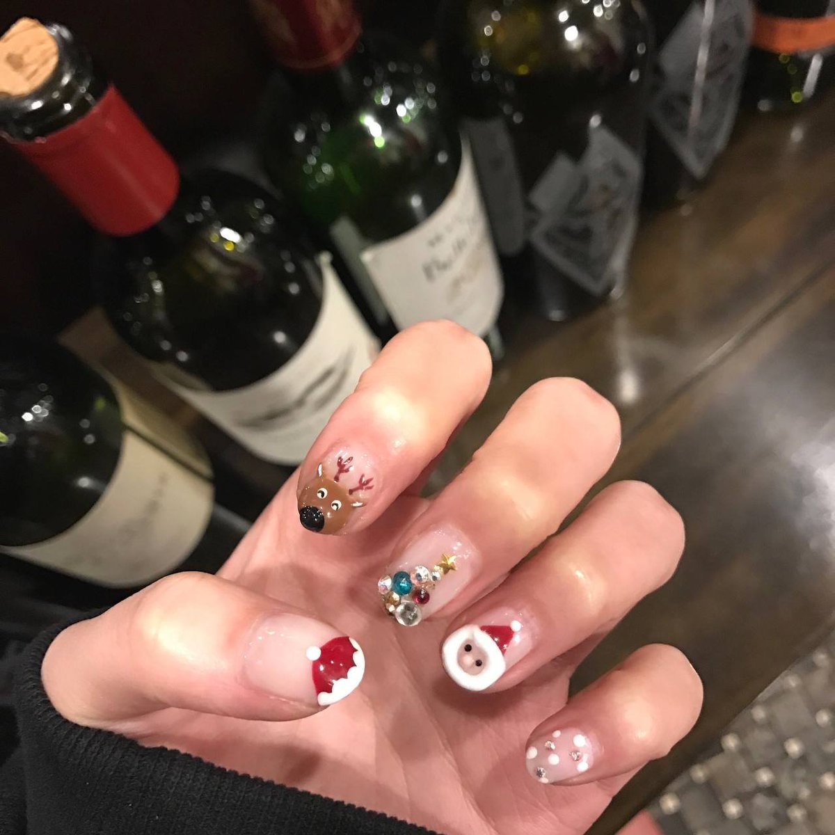 The weather seems to be getting cooler slowly.
Doing your favorite nails.