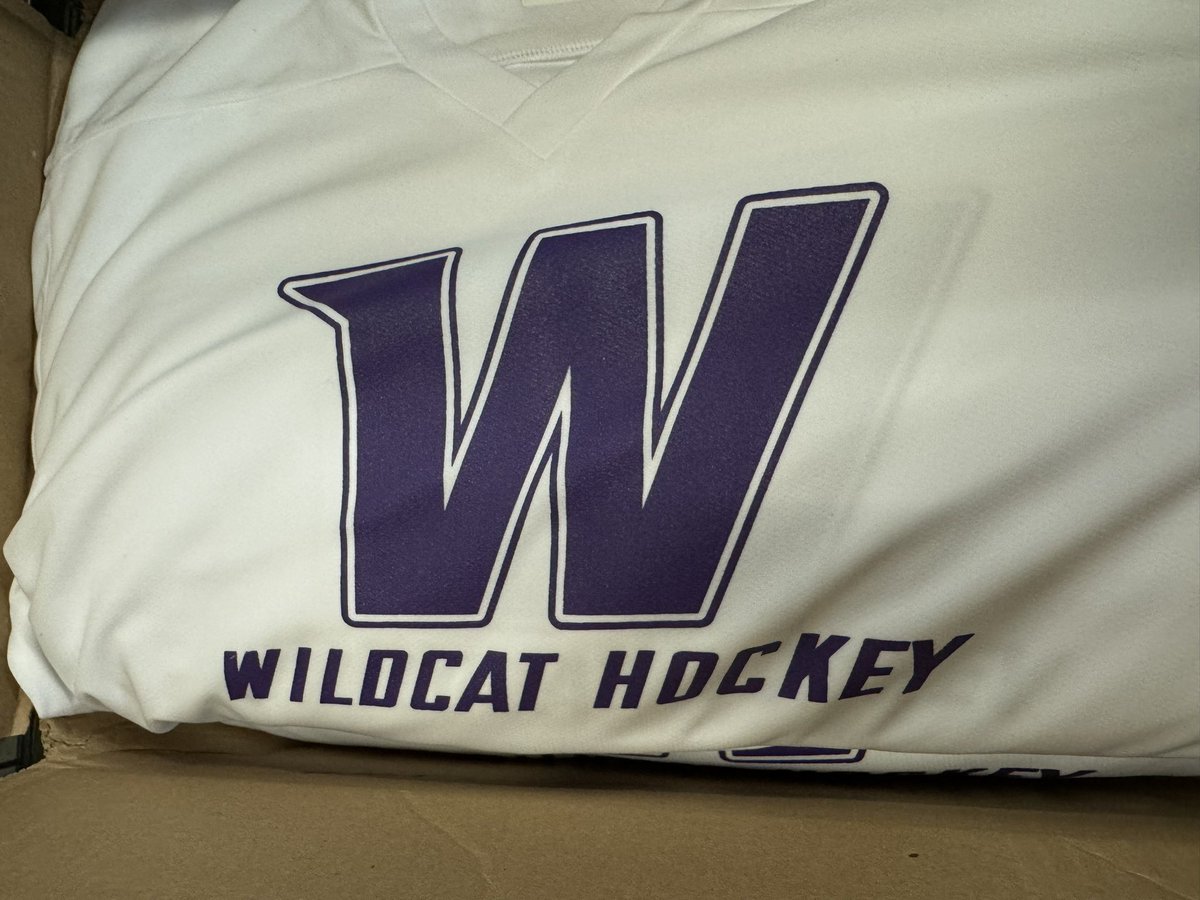ApparelEth's tweet photo. Another 390 practice jerseys on their way out the door!

#screenprinting https://t.co/xvPlWFSPm4