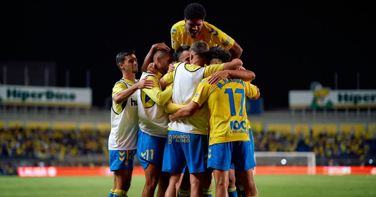 Las Palmas are a special club. They are Europe's most remote team in a top league and are defined by their island community. Proud of their British roots and built on young, local stars. This is their story @UDLP_Oficial mirror.co.uk/sport/football…