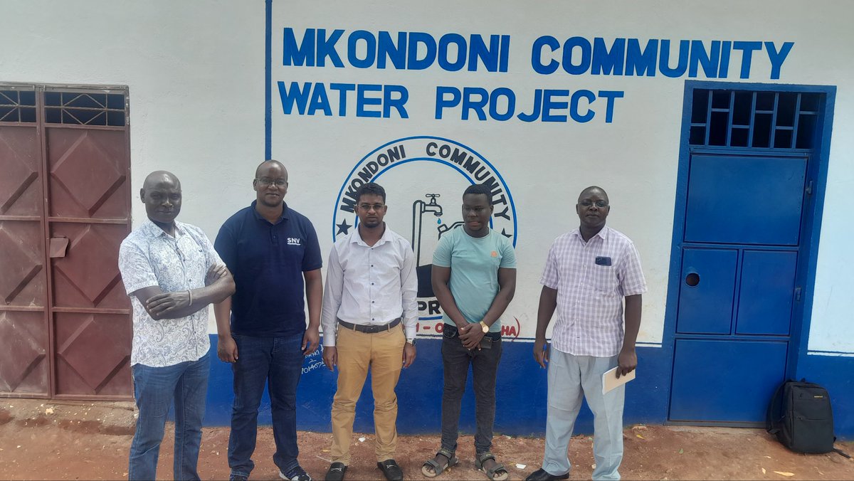 KilifiE19344's tweet photo. Later, the team held talks with the community members to find out what they thought about the project's feasibility.

Over 130 people and homes in Chakama receive water supplies from the CBO, and our county has contributed significantly to its expansion by providing support. https://t.co/v9RG3Mlgk6
