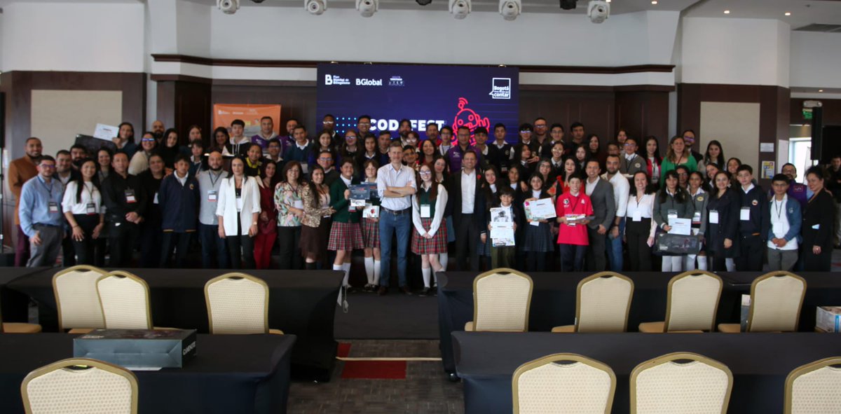 UliaYemail's tweet image. ¡Qué alegría ver tanto ingenio! En el #CodeFest, no sólo se ve refleja la gran labor de docentes #CodingHubMasters sino también la dedicación y el talento de niñas y niños de Bogotá, que se preparan  en pensamiento computacional y en inglés. ¡Felicitaciones!