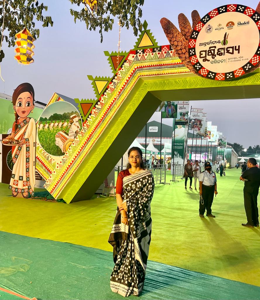 santadas01's tweet photo. "ଆନ୍ତର୍ଜାତୀୟ ପୁଷ୍ଟି ଶସ୍ୟ ସମ୍ମିଳନୀ"  ଭାରତର ପ୍ରଥମ ରାଜ୍ୟ ଭାବେ ଓଡିଶାରେ ମାନ୍ୟବର ମୁଖ୍ୟମନ୍ତ୍ରୀ ନବୀନ ପଟ୍ଟନାୟକ ମହୋଦୟଙ୍କ କରକମଳରେ ଉଦଘାଟିତ ହୋଇଯାଇଛି। 

#ନବୀନଓଡିଶା
#ଆନ୍ତର୍ଜାତୀୟପୁଷ୍ଟିଶସ୍ୟସମ୍ମିଳନୀ
#5T
#BJDDigitalWing
#NaveenOdisha
#milletmission 
#OdishaMilletsMission 
#Odisha 
#milletcafe https://t.co/rEuxIsSaB2