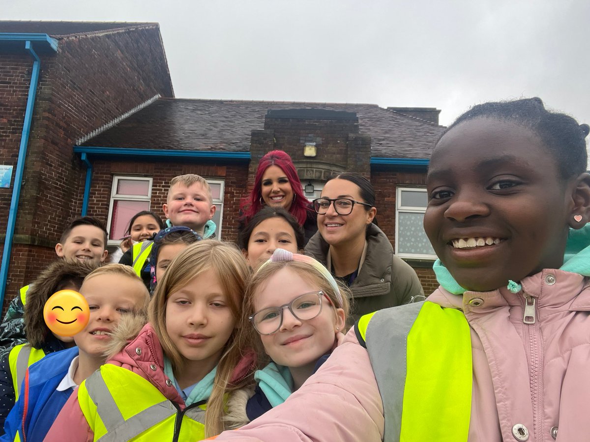 MissGreenBSJS's tweet image. A lovely morning at the community centre; reading, learning &amp;amp; communicating 🫶🏽 Our well-being ambassadors went to the Bill Chafer Centre to socialise with the community - we learnt so much from a different generation @badsworth1 @BramleyJunior
