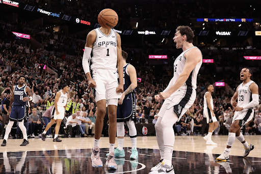 sundaylongread's tweet photo. This playful photo by @Christiankp21 rouses a smile, much like the markings on the ball create a mask-like grin on the gifted #1. #SundayStill https://t.co/RCjNHHGglb