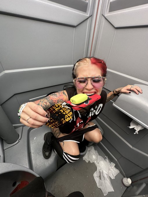 every day i think abt peeing with lydia https://t.co/sE0Pp44cBd