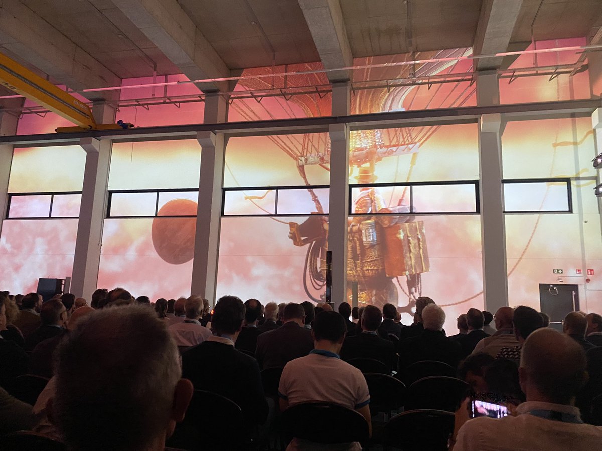 Butchamon's tweet image. Nieuwsgierig. Niets is blijvend alleen de verandering. #Innovation #FlandersMake #symposium #Kortrijk #opening