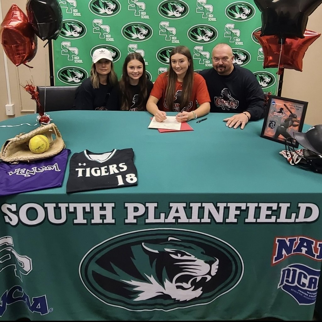💥 Congratulations 💥
to Hailey Fonti &amp; the  Fonti Family!  Yesterday, Nov. 8, 2023 was NLI day, we celebrated Hailey's accomplishment on committing to DII Dominican University where she will continue her softball career!
we are so proud of You!.
Once a Tiger, always a Tiger 🐯