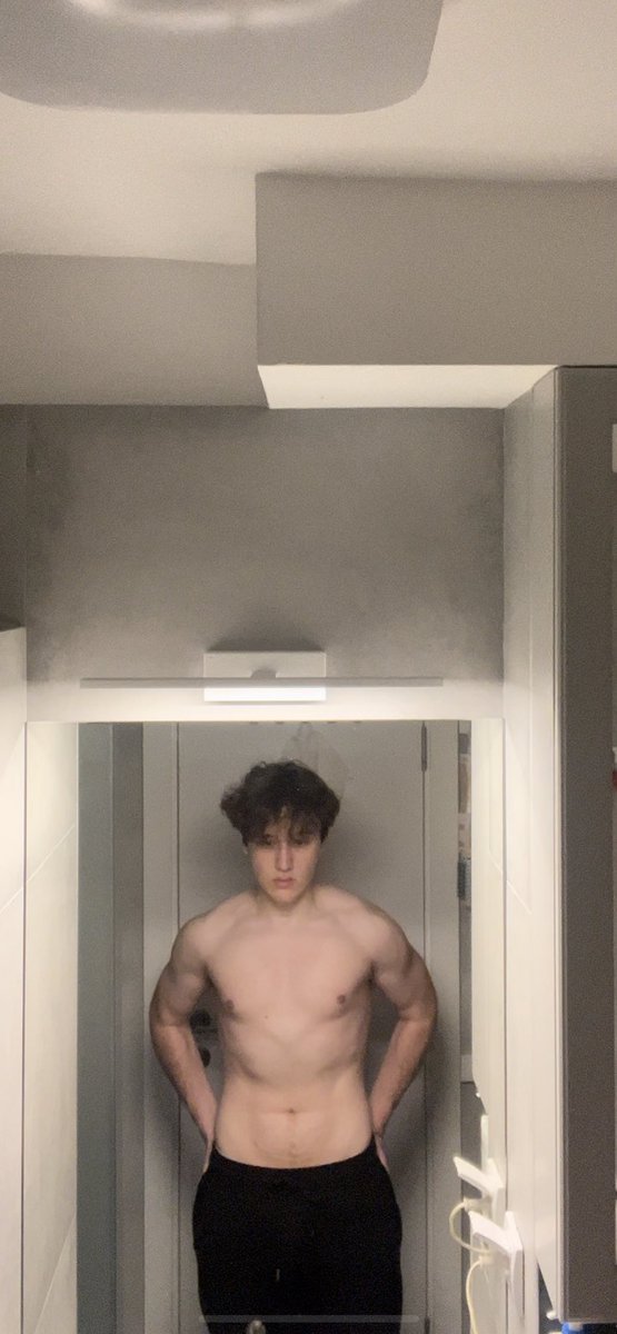 QueasyIRL tweet media